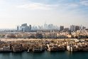 Vom Zimmer und der Dachterasse habe ich einen tollen Blick über Downtown mit dem hohen Burj Khalifa. Es sieht sehr futuristisch aus. Am Wasser, die alten Häuser, so sah Dubai aus, bevor Öl gefunden wurde. Damals verdiente man Geld mit Perlentauchen.