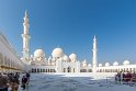 Ihre vier Minarette sind jeweils 107 Meter hoch, die Hauptkuppel über dem Gebetssaal 75 Meter.