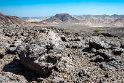 Nicht zu übersehen, vulkanischer Ursprung. Große Lavabrocken vor erloschenem Vulan.