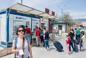 ... Ticketcounter, um zur Freude der Schlange hinter uns die im Internet gebuchten Tickets der ganzen Tour abzuholen.