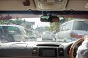 Das wird uns begleiten, Stau in allen Städten. Alleine eine Stunde Fahrt quer durch die Stadt zum Hotel. Eigenartig, das Lenkrad ist rechts, es gillt aber auch Rechtsverkehr! Die Erklärung, es fahren fast nur gebrauchte japanische Autos auf Myanmars Strassen.