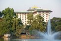 Ankunft im Hotel, das Chatrium Royal Lake, ein etwas in die Jahre gekommener Kasten nach US Vorbild und mit Touristenpreisen, 18$ ein Burger.