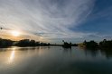 Weiterfahrt zum Kandawgyi Lake, einem beliebten Ausflugsort für Burmesen. Dort glänzt am Horizont die gewaltige Shwedagon Pagode. Sie ist 105m hoch und über 2500 Jahre alt.