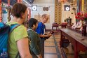 In diesem Tempel mit Chinesischem Priester werden uns die Glücksstäbchen gewürfelt.