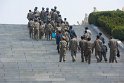 trabten wir hinter Soldaten, Gärtnern oder Wachpersonal, schwierig auszumachen, weil Uniformen sehr häufig nicht nur bei Militär unzutreffen war, die Treppen hoch.