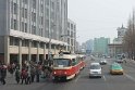 Eine Strassenbahn, vermutlich ein altes DDR Produkt. Vieles an Verkehrstechnik war alt, aber mit neuer Farbe bepinselt und fuhr. Auffällig fand ich die Häufig von modernen LED Strahlern, bei uns ja noch kaum im Einsatz, beleuchteten sie Strassen, Plätze und Denkmäler.