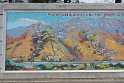 Die Bergwanderung fand unweit des Parkes statt, zu sehen ganz links, die rote Linie auf der Karte aus Mosaiksteinchen. Vorbei an Kasernen und einem Friedhof..
