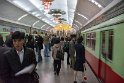 Mit Wagen aus Berlin, die ca. 40-60 Jahre alt sind, die Beschriftungen an den Schalten sind noch zu lesen. Neugierig linsten wir über die Bahnsteigkante um die Stromzuführung zu finden.