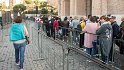 Dank der in Deutschland besorgten skip-the-line <a href="https://rome.ticketbar.eu/de/home/" target="_blank">Tickets</a>, laufen wir an einer ...