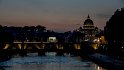 Von der Ponte Umberto I ein Blick über die Ponte Sant'Angelo zum alles überragendem Petersdom.