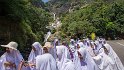 Kurzer Stop an den Ravana Ella Falls, einem beliebtem Ausflugsziel auch für einheimische Touristen. Das Städtchen Ella ist sowas wie das Mallorca von Sri Lanka.