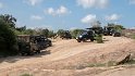 ... der Jeep Safari durch den Yala National Park. Die vielen Jeeps verlieren sich Dank der Fahrer, die die Tiere suchen.