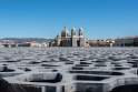 Die Hülle des Museums ist mit dieser löchrigen Struktur umgeben, wieder die Kathedrale.