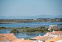 Ein Blick landeinwärts über die weiten Auen des Meeres, da sind die nächsten Wappentiere der Camargue, die Flamingos.