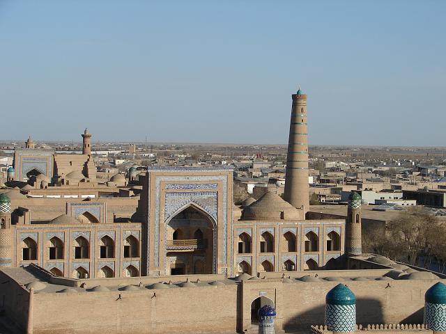 DSC00353.JPG - Blick auf die Medrese MUHAMMAD RAHMIN KHAN