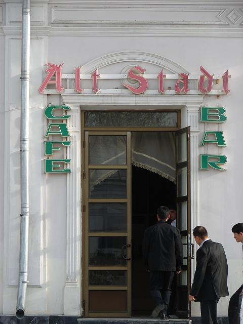 DSC00785.JPG - Das Altstadt Cafe mit gleichnamiger Brauererei.