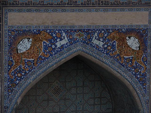 DSC00818.JPG - ...mit dem stilisierten Mosaik der Tiger, die sich auf eine Hirschkuh stürzen.