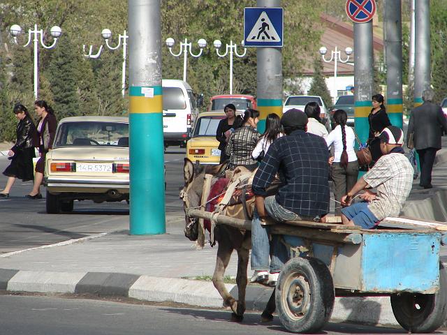 DSC00835.JPG - Typisch für Usbekistan: Tradition trifft auf Moderne