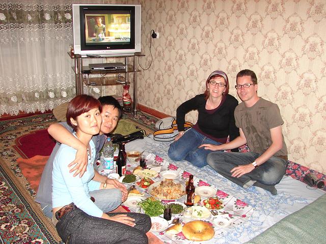 DSC00959.JPG - Bei Sascha und Svetlana in der "Winterwohnung": es gab traditionell Pilaw...sehr lecker wenn nicht so fett.