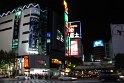 Die große Kreuzung von Shinjuku. Wer mag kann sich "Lost in Translation" anschauen, dort trifft Bill Murray wie wir auf die fremde Kultur.