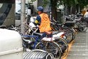 Japan ist ein Land voller Regeln. Das Moped bekommt einen Knollen, weil es auf dem Fahrradparkplatz steht.