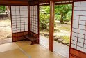 Die Residenz hinter den Dienstgebäuden ist im Shoin-Stil eingerichtet und  umschließt den Garten des Jin’ya.
