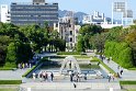 Nach 3 Stunden Fahrt erreichen wie Hiroshima und besuchen den Heiwa Kinen Kōen, den Friedenspark. Die Ruine war eines der wenigen Gebäude die nach dem verherenden Atombomben Abwurf der Amerikaner noch stand.